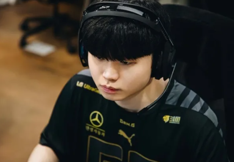 FPX翻盘T1,BDD团战一打五强强对话八强赛,技惊四座 FPX翻盘T1,BDD团战一打五强强对话八强赛,技惊四座